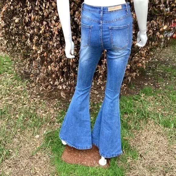 Blank Paige Exaggerated Bell Bottom Factory Fading High Rise Boho Flare Jeans - Picture 6 of 11